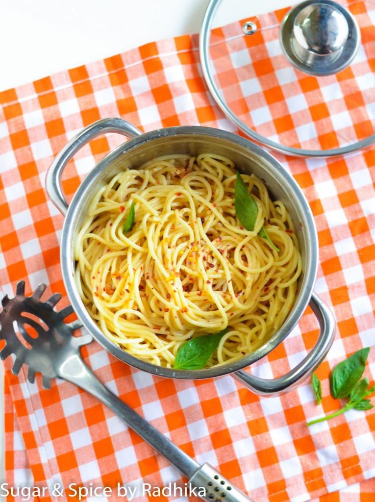 Spaghetti with Garlic, Olive Oil, and Chili Flakes