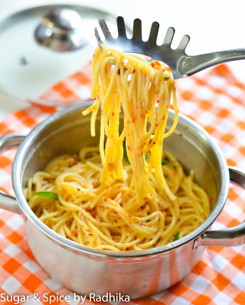 Spaghetti with Garlic, Olive Oil, and Chili Flakes