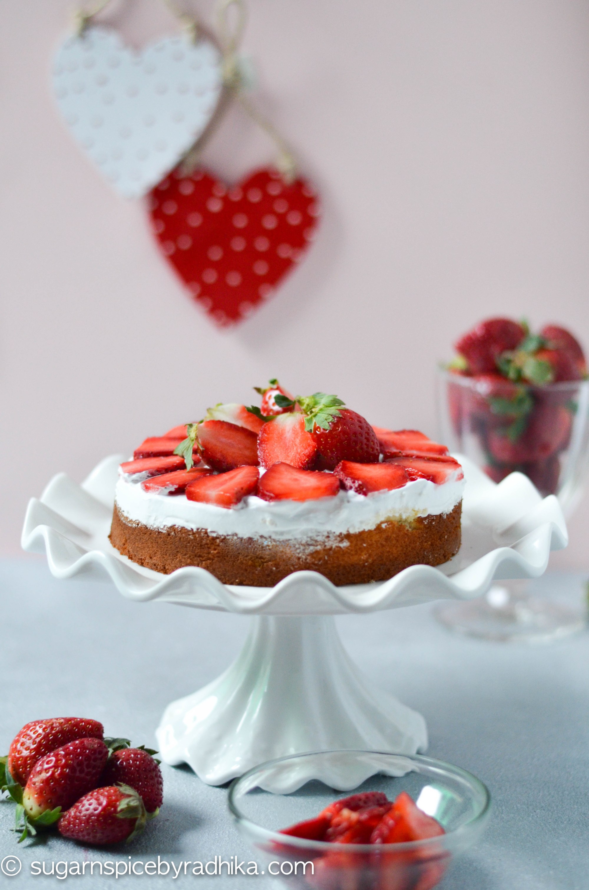Strawberry Cream Cake (eggless)