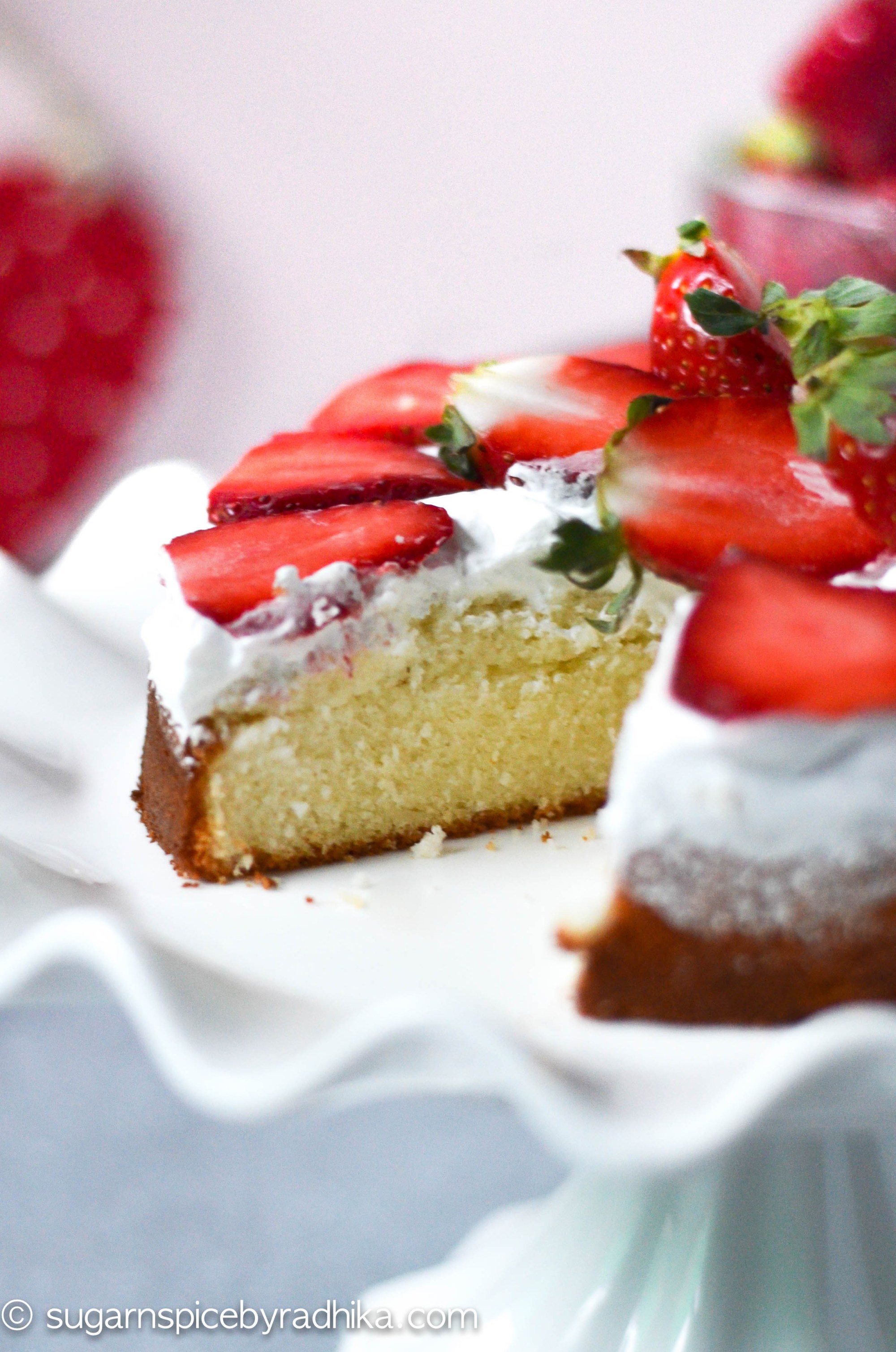 Strawberry Cream Cake (eggless)