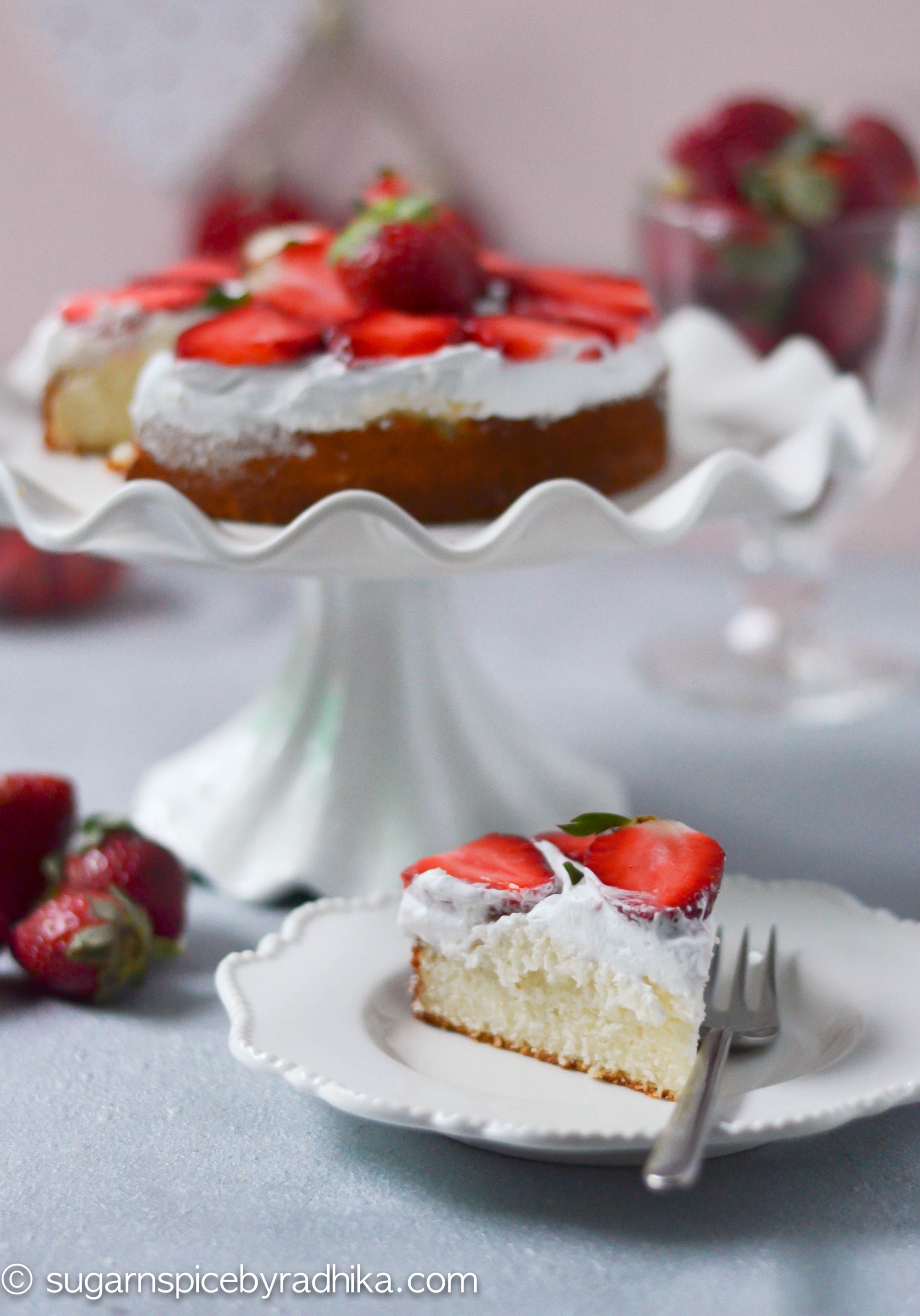 Strawberry Cream Cake (eggless)