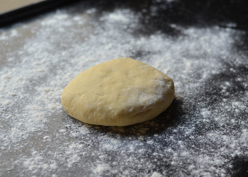 How to make a Lattice Pie Crust - Here is the easiest way to make a traditional and buttery lattice pie to welcome this winter festive season.