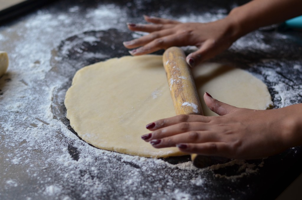 How to make a Lattice Pie Crust - Here is the easiest way to make a traditional and buttery lattice pie to welcome this winter festive season.