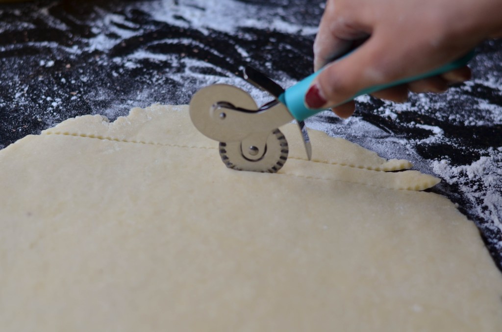 How to make a Lattice Pie Crust - Here is the easiest way to make a traditional and buttery lattice pie to welcome this winter festive season.