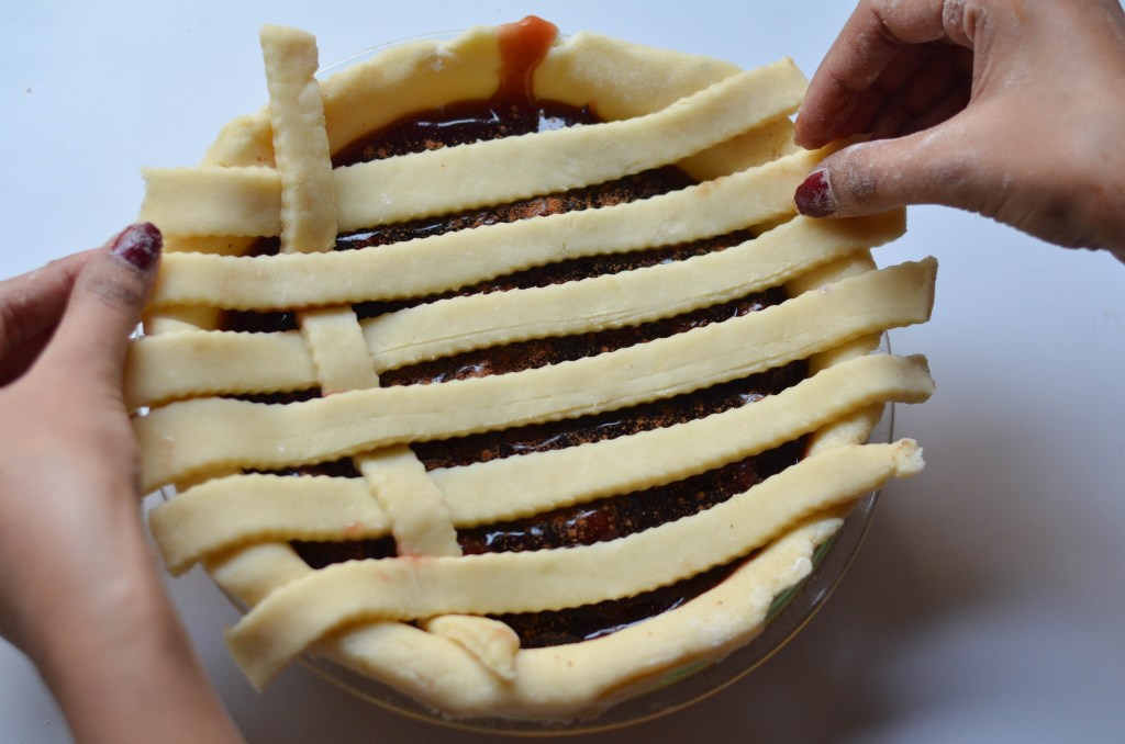 How to make a Lattice Pie Crust - Here is the easiest way to make a traditional and buttery lattice pie to welcome this winter festive season.