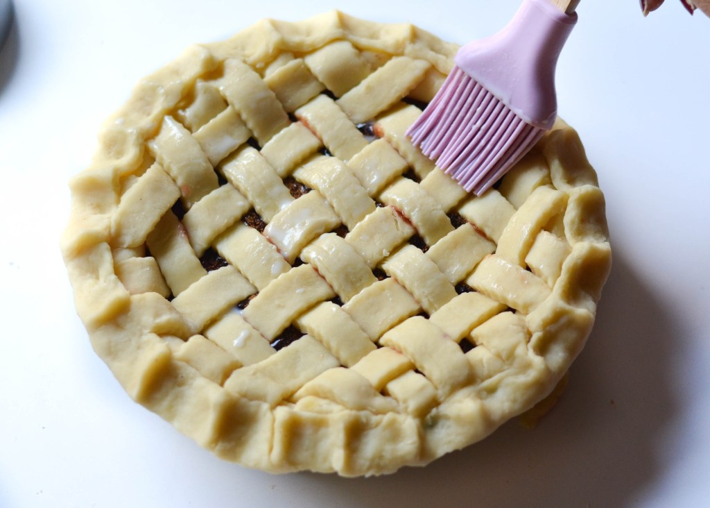 How to make a lattice pie crust - Here is the easiest way to make a traditional and buttery lattice pie to welcome this winter festive season.