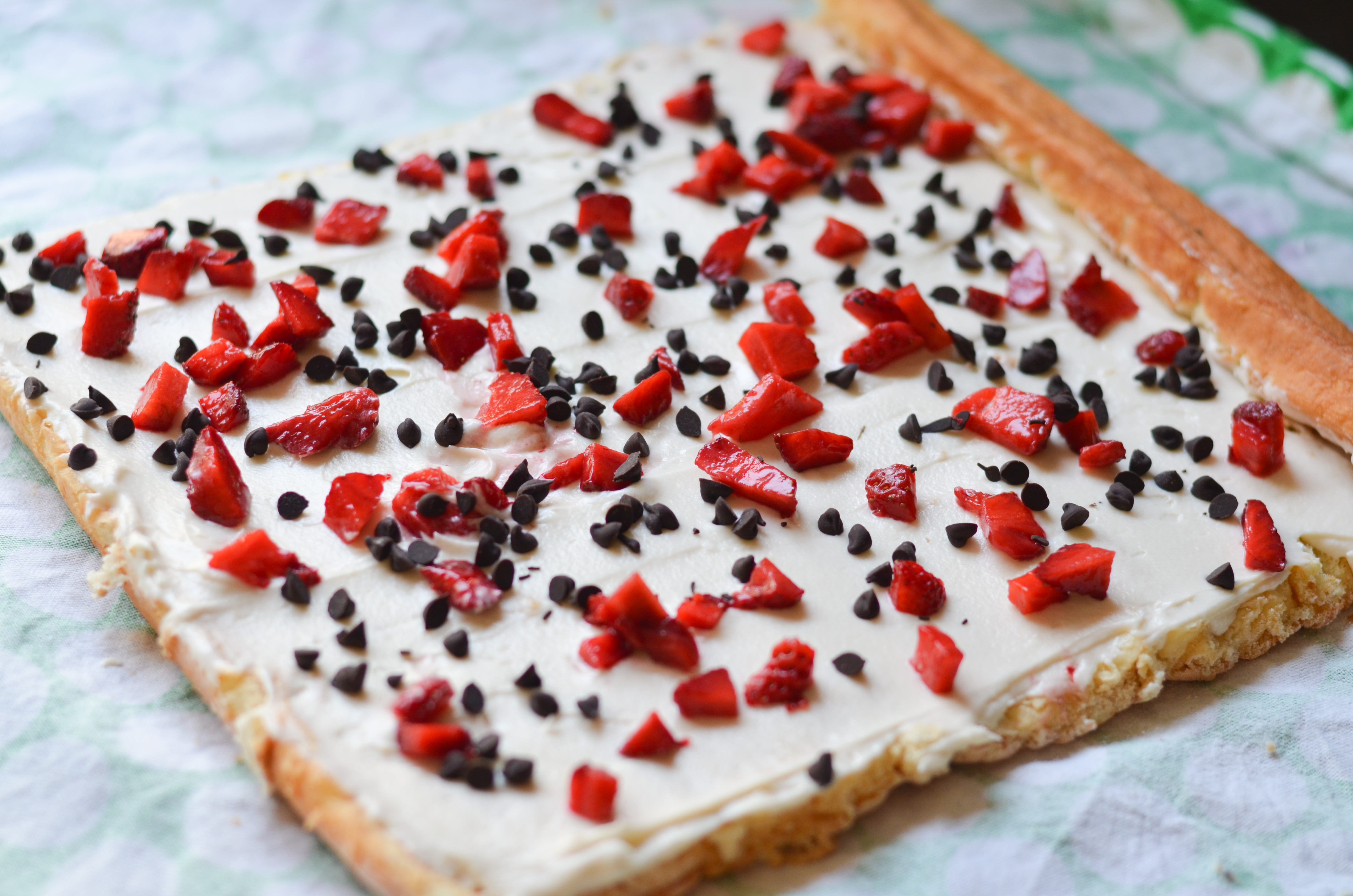 Strawberry and Cream Cheese Swiss roll Strawberry and Cream Cheese Swiss roll