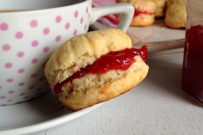 Eggless scones