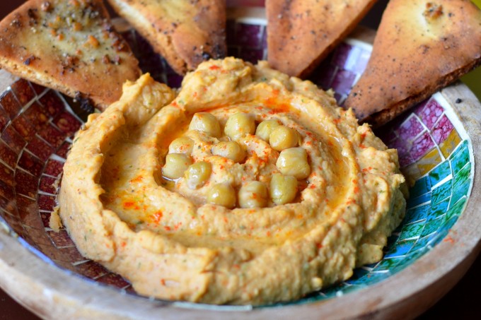 Roasted red pepper hummus with pita chips