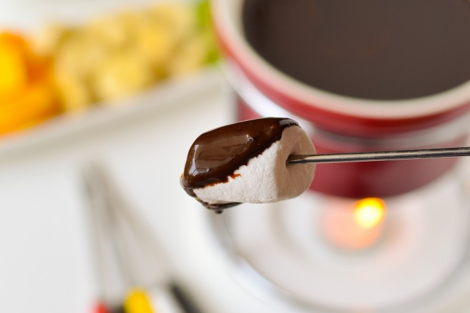 Fondue with 6 dipping ideas