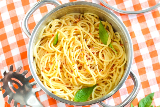 Spaghetti with Garlic, Olive Oil, and Chili Flakes